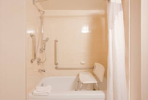 Holiday Inn Vancouver Centre by IHG — photo 6