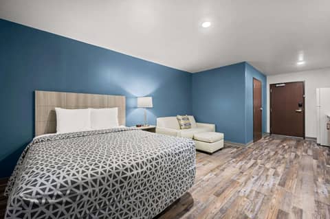 WoodSpring Suites Dearborn Detroit — photo 3