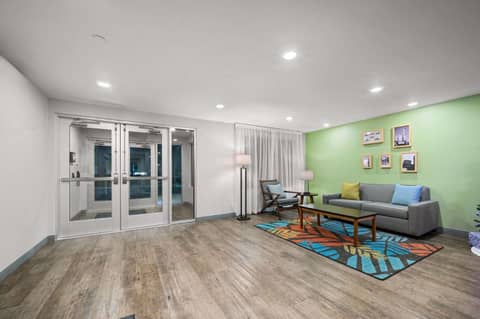 WoodSpring Suites Dearborn Detroit — photo 5