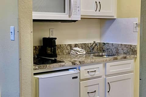 Suburban Studios Fort Myers Cape Coral — photo 3