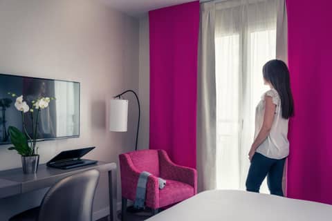 Mercure Tour Eiffel Grenelle — human