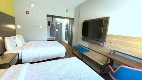 Tru By Hilton Baltimore Harbor East — photo 4