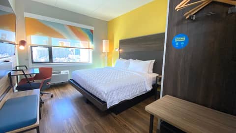 Tru By Hilton Baltimore Harbor East — photo 7