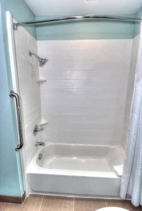 Holiday Inn Express & Suites Austin South by IHG — photo 5