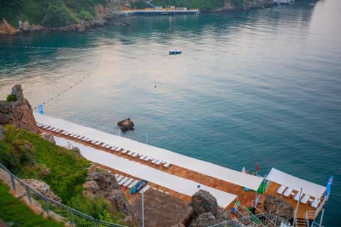 Falcon Hotel — activities & amenities