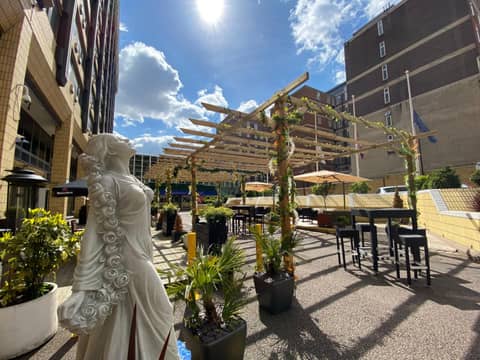 Copthorne Tara Hotel London Kensington — outdoor bbq area
