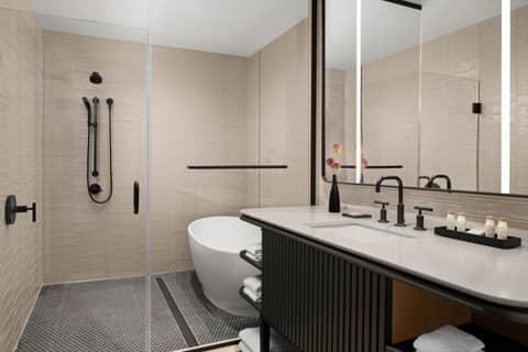 Renaissance Milwaukee West Hotel — photo 6