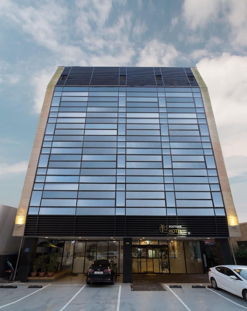 Reve Hotel Jeju — building