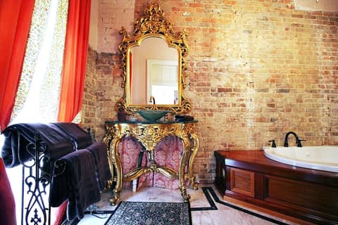 The Olivier House Hotel — bathroom