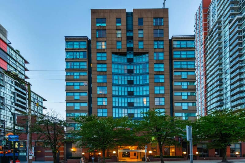 Grand Park Hotel & Suites Downtown Vancouver, an Ascend Collection Hotel — building