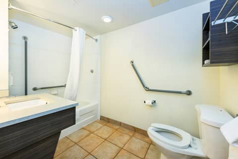 Grand Park Hotel & Suites Downtown Vancouver, an Ascend Collection Hotel — photo 4