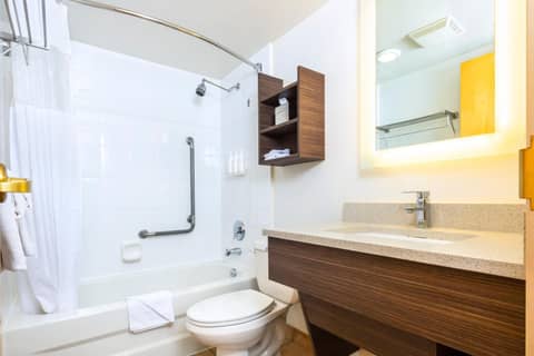 Grand Park Hotel & Suites Downtown Vancouver, an Ascend Collection Hotel — photo 8