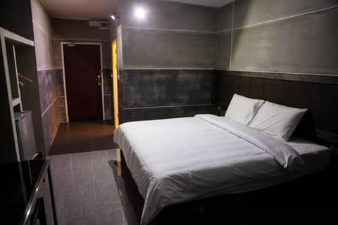 Bangkok 68 — hotel room