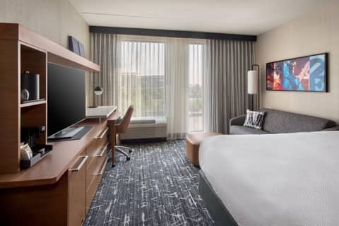 Courtyard by Marriott Philadelphia South at The Navy Yard — photo 3