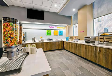 Tru By Hilton Minneapolis Downtown — dining