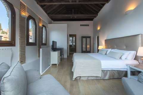 Shine Albayzín — hotel room