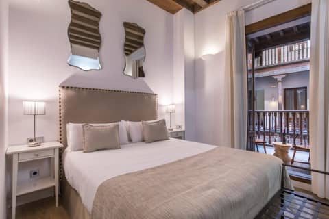 Shine Albayzín — hotel room