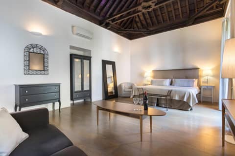 Shine Albayzín — hotel room