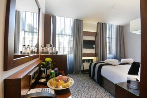 Sunday London Paddington Hotel — hotel room