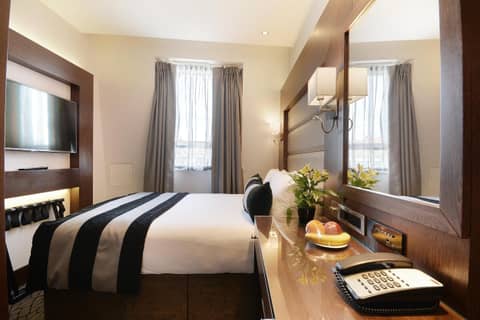 Sunday London Paddington Hotel — hotel room