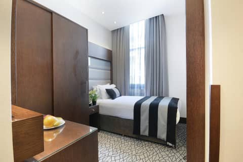 Sunday London Paddington Hotel — hotel room