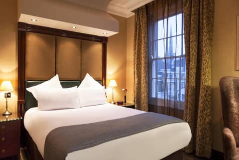 Sunday London Paddington Hotel — hotel room