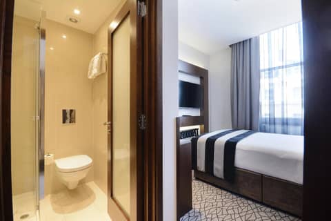 Sunday London Paddington Hotel — hotel room