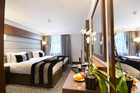 Sunday London Paddington Hotel — hotel room