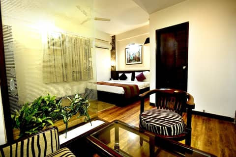 Crystal Inn — hotel room
