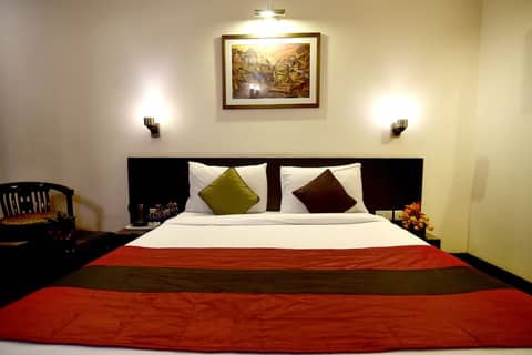 Crystal Inn — hotel room