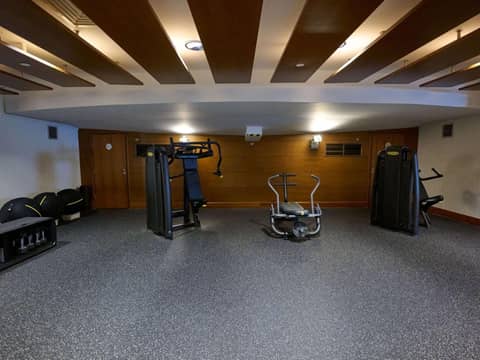 Swissotel The Stamford Singapore — activities & amenities