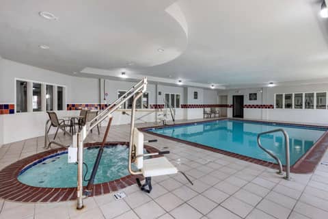 Quality Inn & Suites I-35 E-Walnut Hill — photo 4