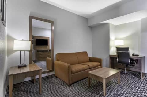 Quality Inn & Suites I-35 E-Walnut Hill — photo 9