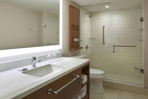 Delta Hotels by Marriott Toronto Airport & Conference Centre — photo 8