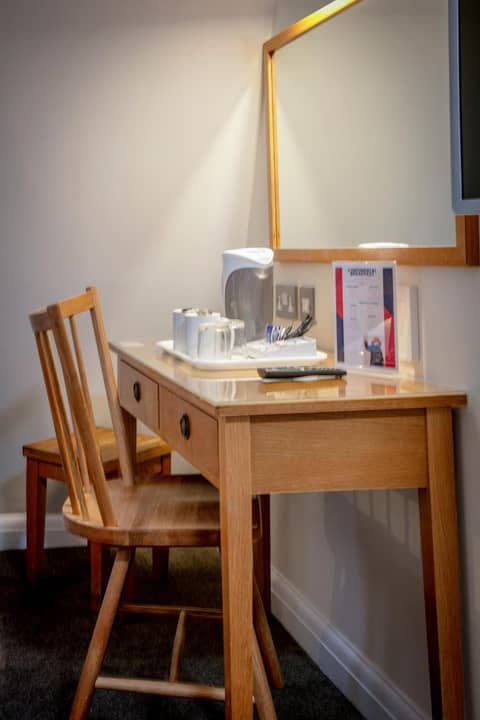 Queensway Hotel, Sure Hotel Collection by Best Western — hotel room