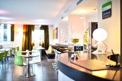 Hotel Mainstation — dining