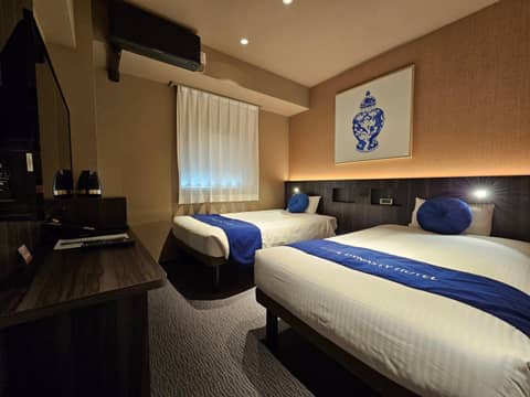 Dynasty Hotel & Resort Osaka — hotel room