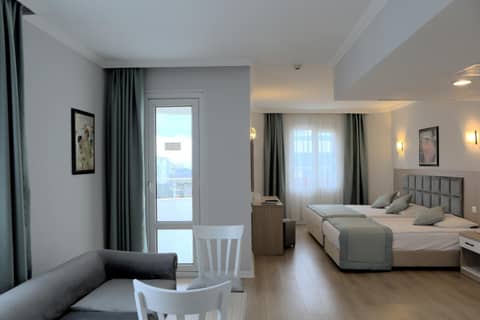 Adonis Hotel — photo 2