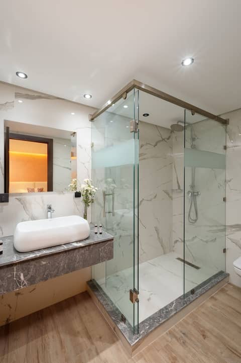 Swiss Continental Hôtel — bathroom