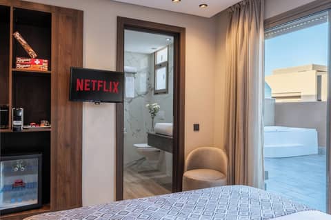 Swiss Continental Hôtel — hotel room