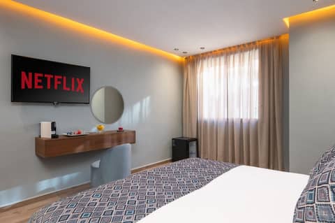 Swiss Continental Hôtel — hotel room