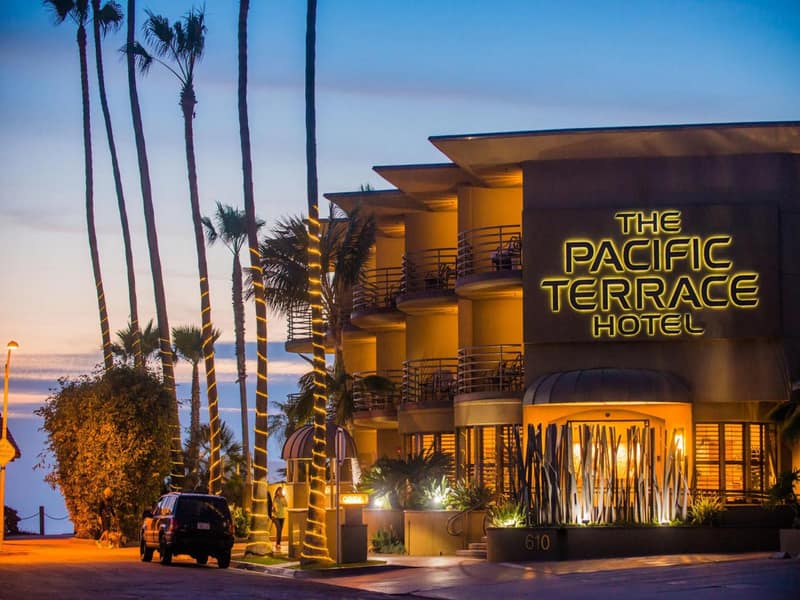 Pacific Terrace Hotel — building