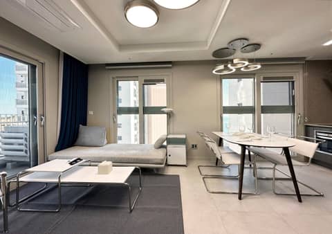 Y COLLECTION by UH FLAT OSIRIA — photo 2
