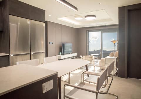 Y COLLECTION by UH FLAT OSIRIA — photo 3