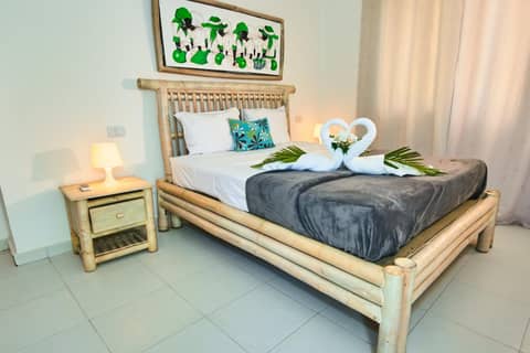 Classic Studio, 1 King Bed, Pool View — the supplier's photograph