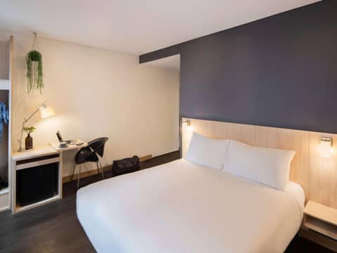 ibis Sydney Barangaroo — hotel room