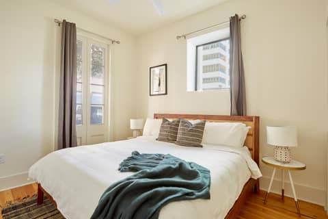 The Louie Hotel New Orleans, Belvilla District 6 Formerly Sonder — bedroom