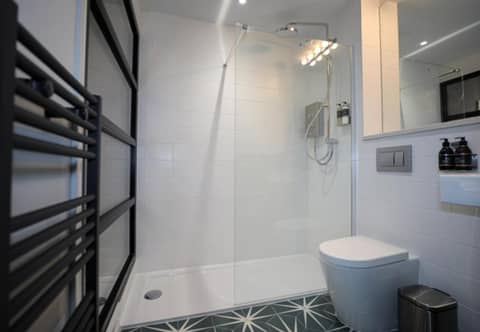 Boutique 50 — bathroom