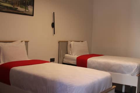 The Hotel Syracuse — hotel room