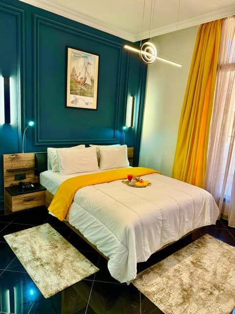 The Hotel Syracuse — hotel room